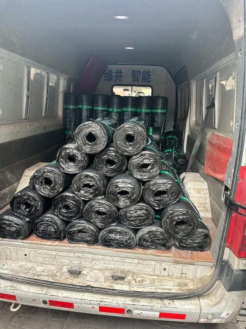 專業(yè)生產(chǎn)廠家 3毫米聚酯胎卷材,4毫米聚酯胎卷胎,2車一起